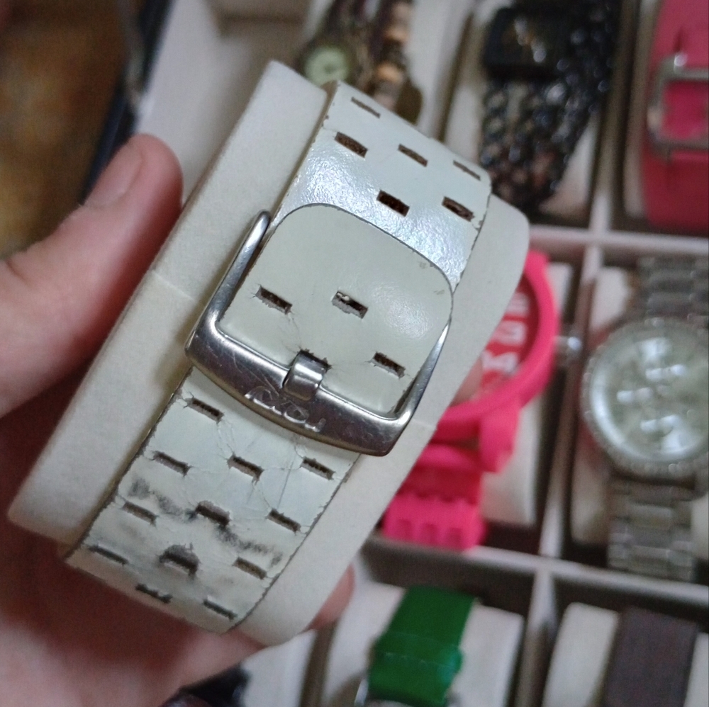 Y2K Roxy Leather Strap Watch - Picture 4 of 4